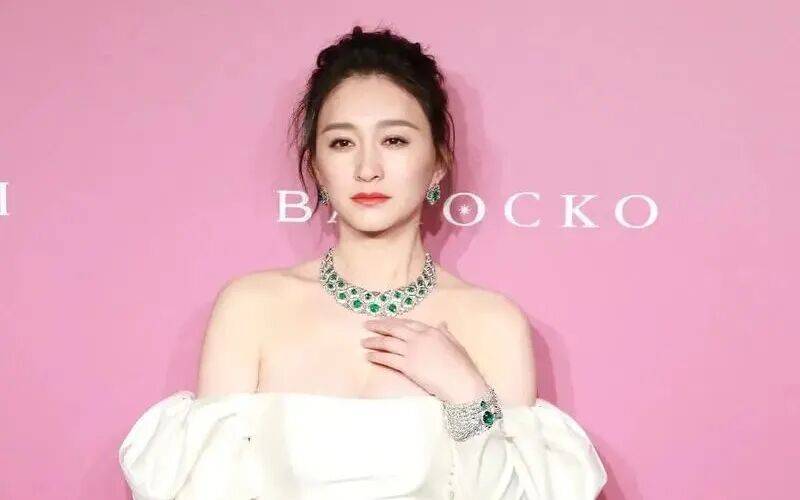 【2026.4.11】井柏然和刘雯领证？李小冉这几年？为什么当年的杨洋可以演《微微一笑很倾城》？好几场音乐节都取消？封面图